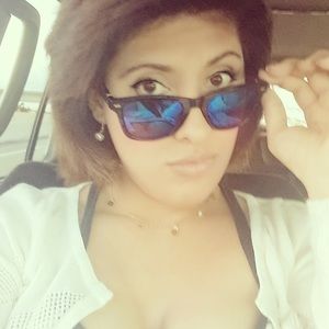 Meet your Posher, Clau